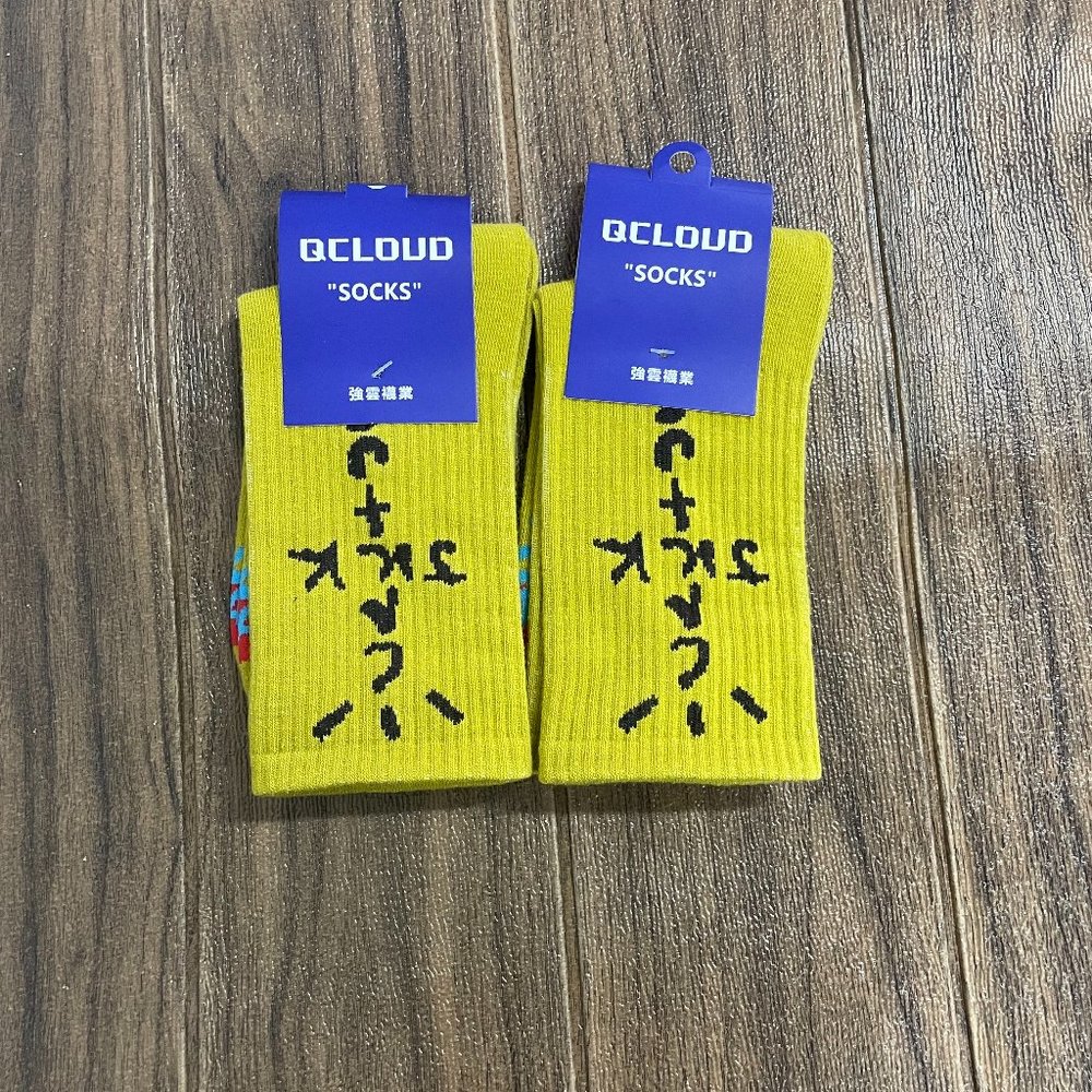 NWT Qcloud Socks